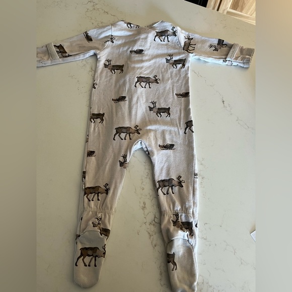 Kyte Reindeer zippered footie 0-3 mon - Picture 2 of 5